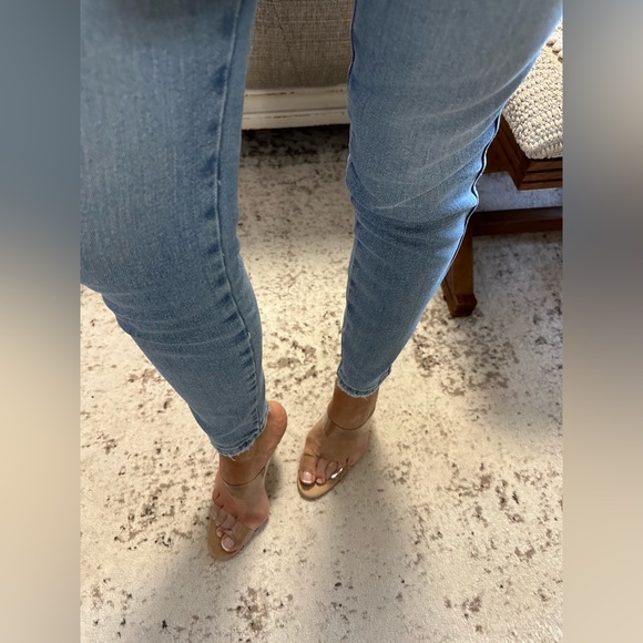 New🍁Gorgeous light wash denim - Picture 8 of 10